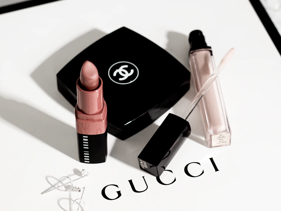 Velvet Matte Lipstick by Nun-Stop Glow Velvet Matte Lipstick by Nun-Stop Glow